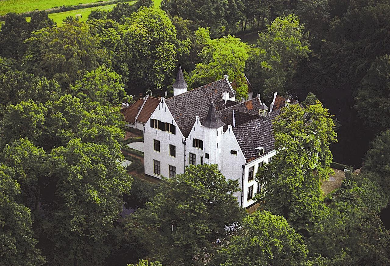 Het Kasteel Van Rhoon Het Koetshuys Bed & Breakfast Екстериор снимка