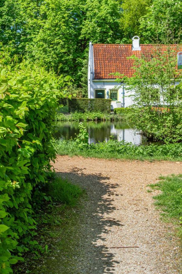 Het Kasteel Van Rhoon Het Koetshuys Bed & Breakfast Екстериор снимка